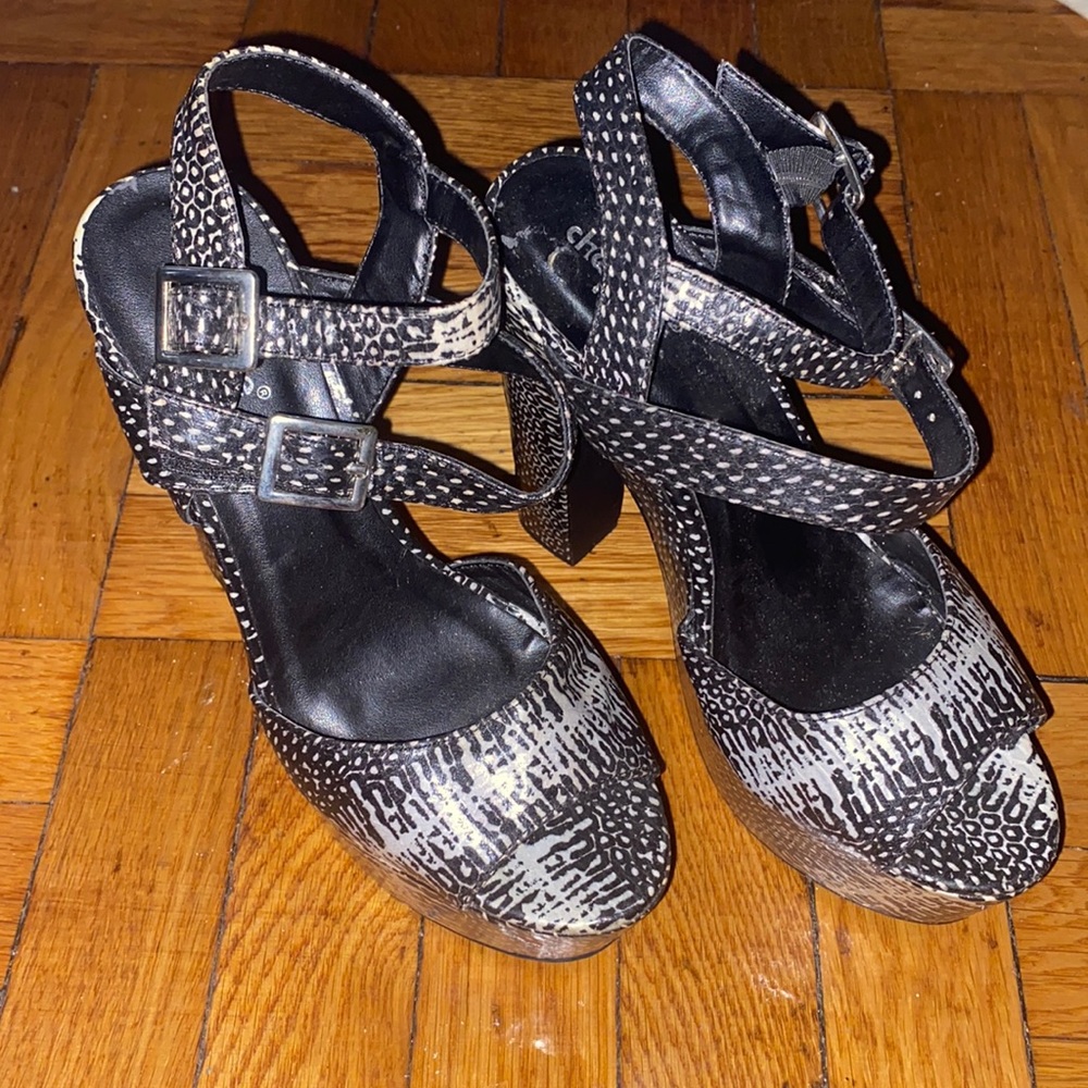CHARLOTTE RUSSE Abstract print heels